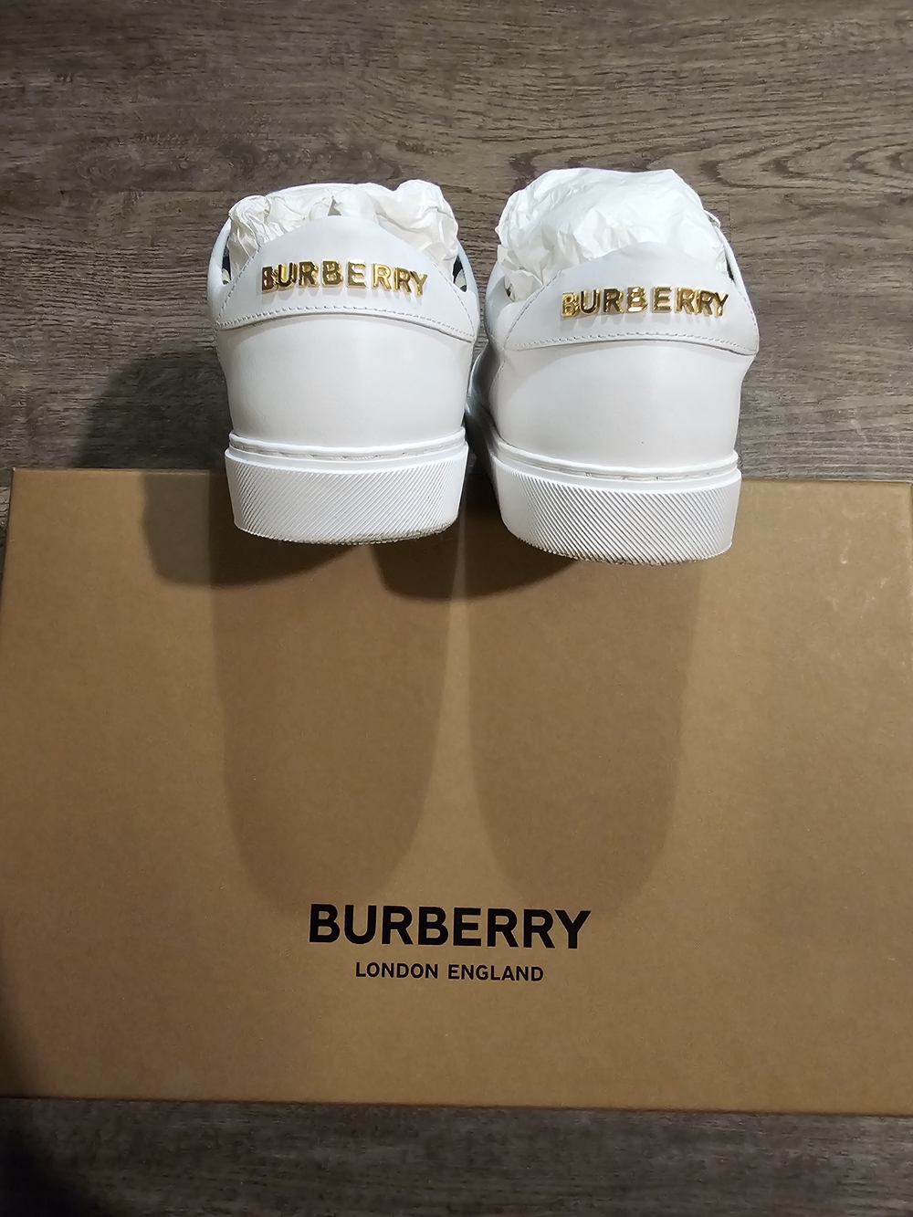 Burberry White Low-Top Leather Sneakers with Gold Logo - Picture 12 of 14